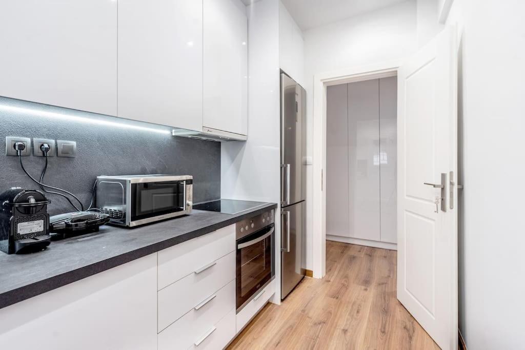 Modernised Athenian Apartment /W 2Br & 2Ba Buitenkant foto