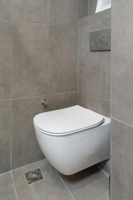Modernised Athenian Apartment /W 2Br & 2Ba Buitenkant foto