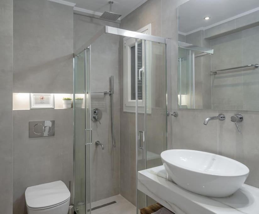 Modernised Athenian Apartment /W 2Br & 2Ba Buitenkant foto